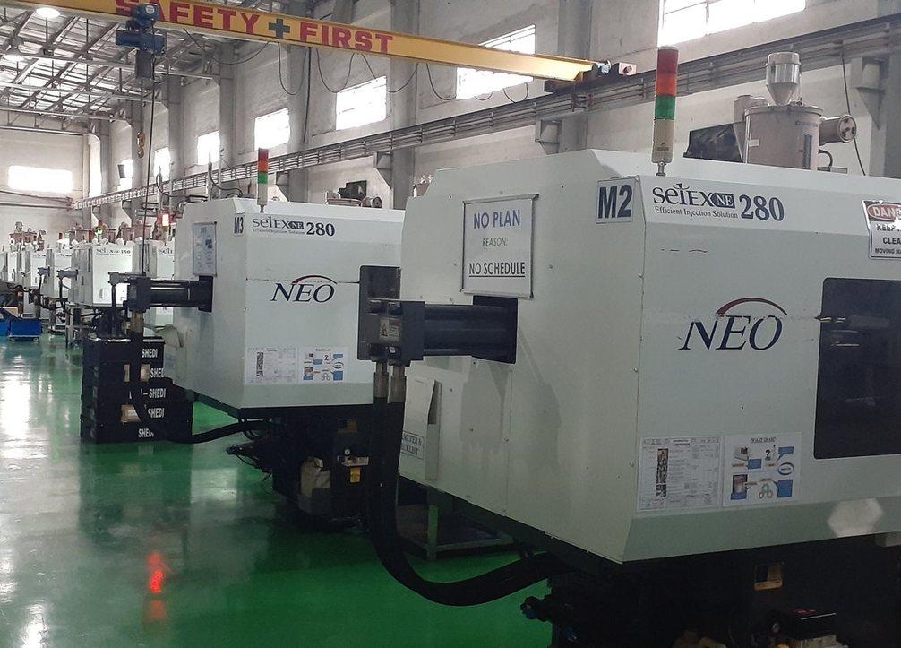 Injection molding equipment at PL Technology